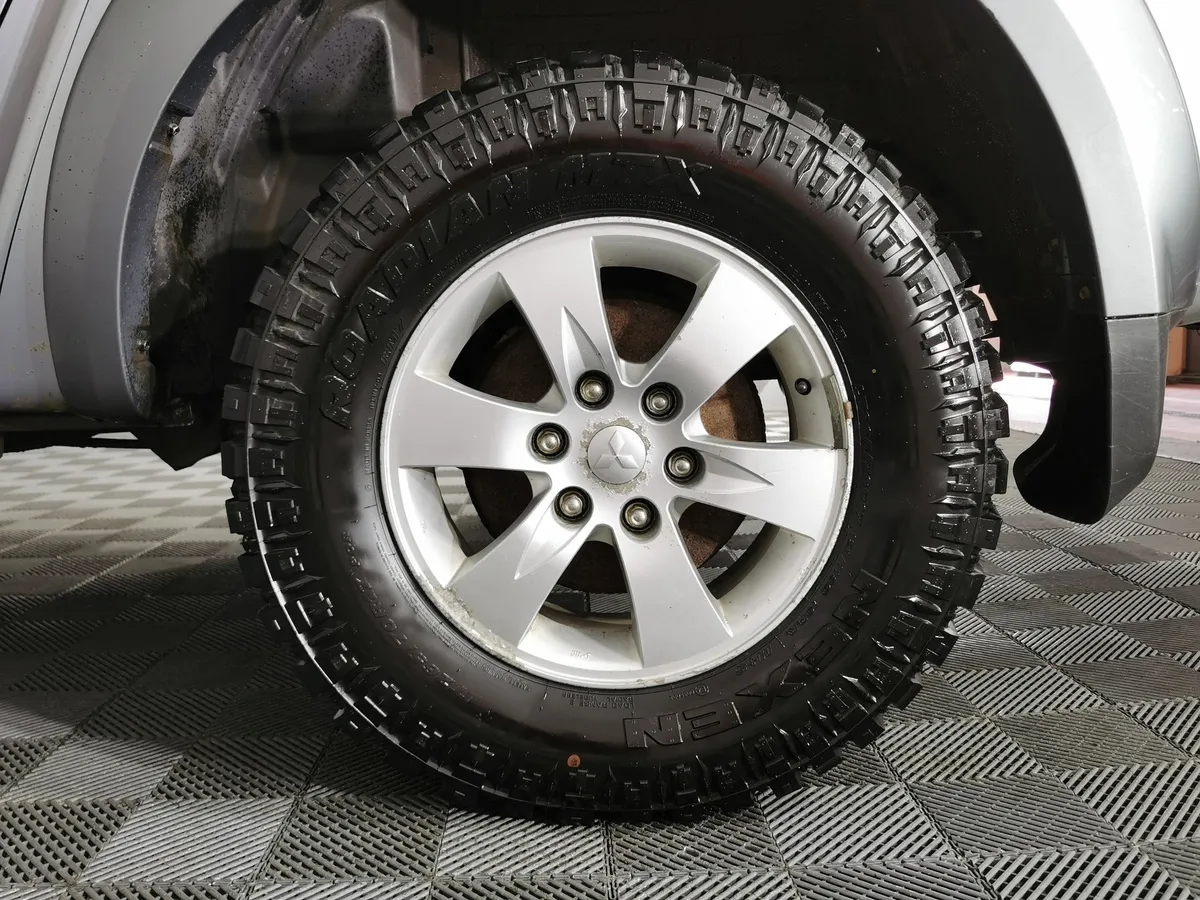 Mitsubishi L200 2.4 DID AT AWD (154 л.с.) DC Intense Серебристый в АВИЛОН. Слайд №9