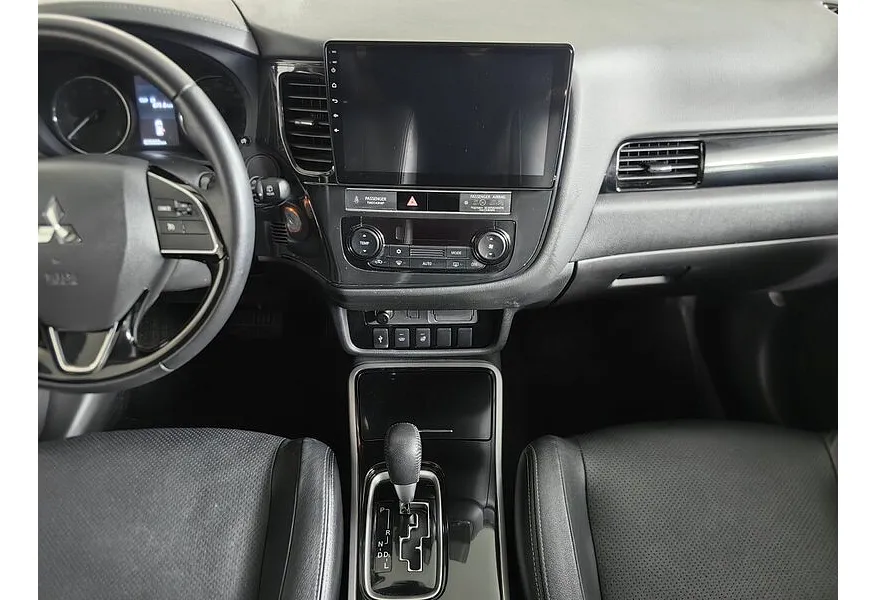 Mitsubishi Outlander 2.0 CVT 4WD (146 л.с.) Серебристый в АВИЛОН. Слайд №13