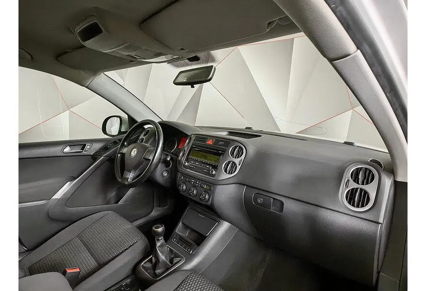 Volkswagen Tiguan 1.4 TSI MT (150 л.с.) Trend & Fun Белый в АВИЛОН. Слайд №10