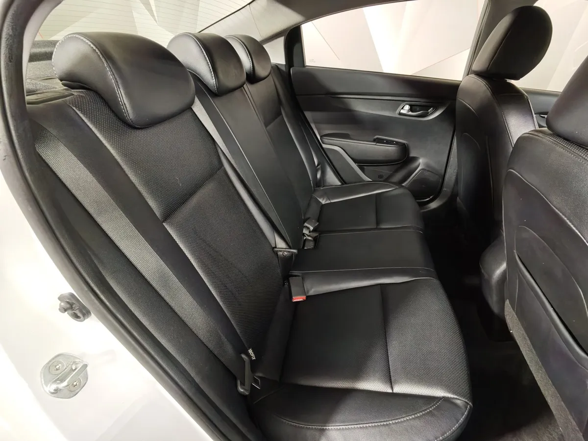 Kia Rio 1.6 AT (123 л.с.) Белый в АВИЛОН. Слайд №16