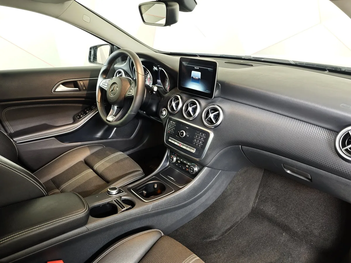 Mercedes-Benz A-Класс A 180 7G-DCT (122 л.с.) Особая серия Черный в АВИЛОН. Слайд №13