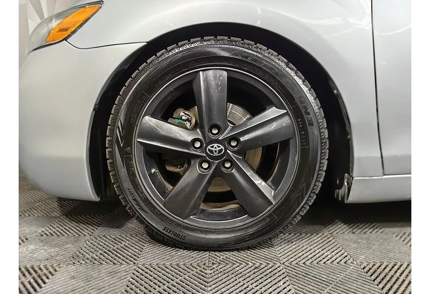 Toyota Camry 2.4 VVT-i AT (167 л.с.) Серебристый в АВИЛОН. Слайд №9