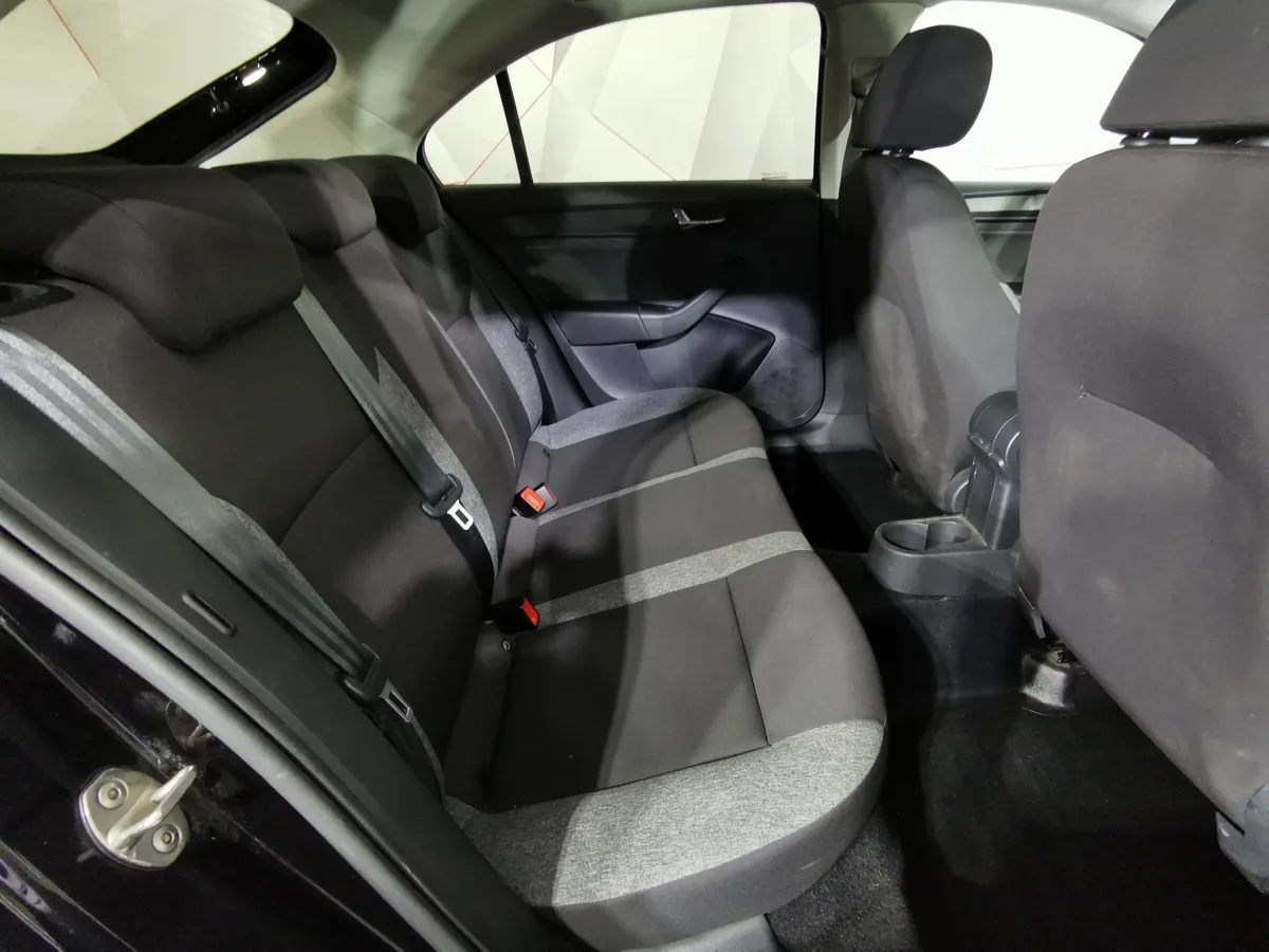 Skoda Rapid 1.6 AT (110 л.с.) Черный в АВИЛОН. Слайд №15