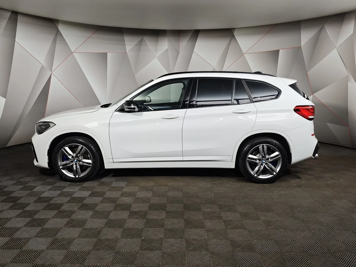 BMW X1 20i xDrive (192 л.с.) M Sport Белый в АВИЛОН. Слайд №5