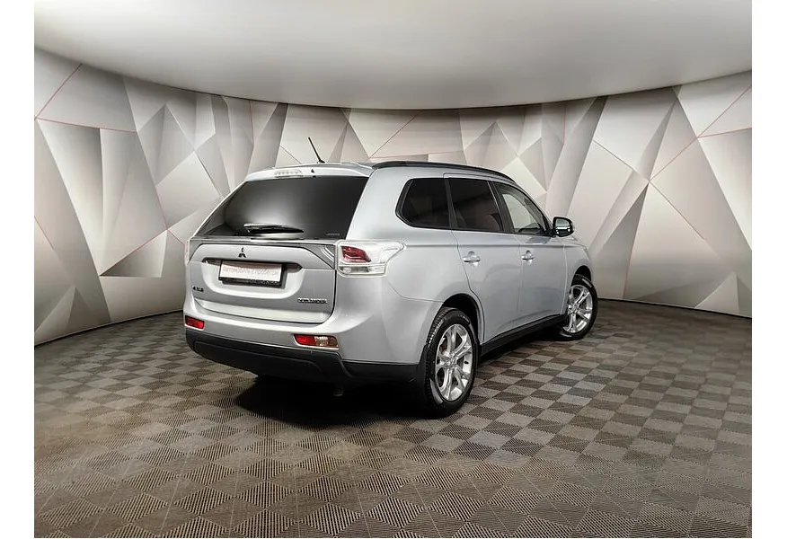 Mitsubishi Outlander 2.4 CVT 4WD (167 л.с.) Серебристый в АВИЛОН. Слайд №2