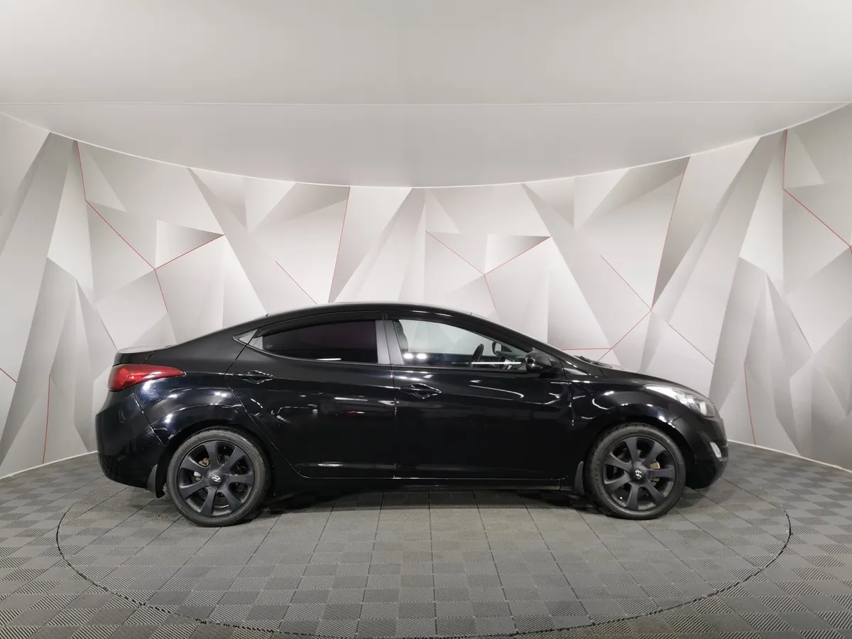 Hyundai Elantra 1.8 AT (150 л.с.) Sport Черный в АВИЛОН. Слайд №6