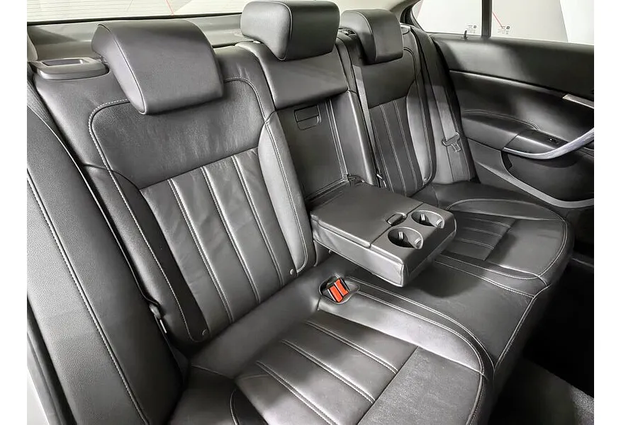 Opel Insignia 2.0 CDTI AT (160 л.с.) Active Серебристый в АВИЛОН. Слайд №17