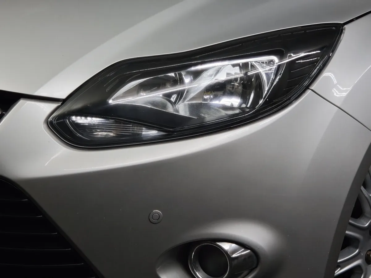 Ford Focus 1.6 PowerShift (125 л.с.) Titanium Серебристый в АВИЛОН. Слайд №10