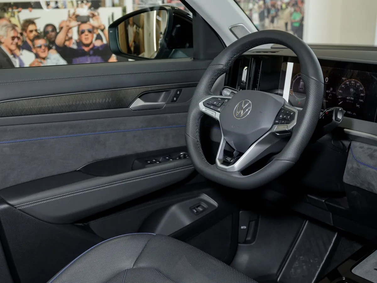 Volkswagen Tavendor 2.0 DSG 4WD (272 л.с.) Р-Лайн Тоуринг Черный в АВИЛОН. Слайд №8