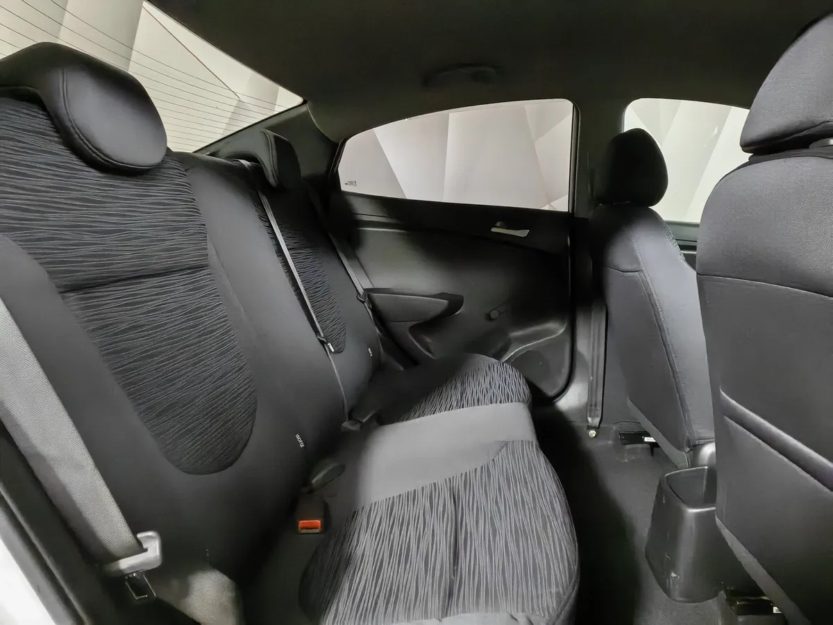 Hyundai Solaris 1.6 AT (123 л.с.) Белый в АВИЛОН. Слайд №16