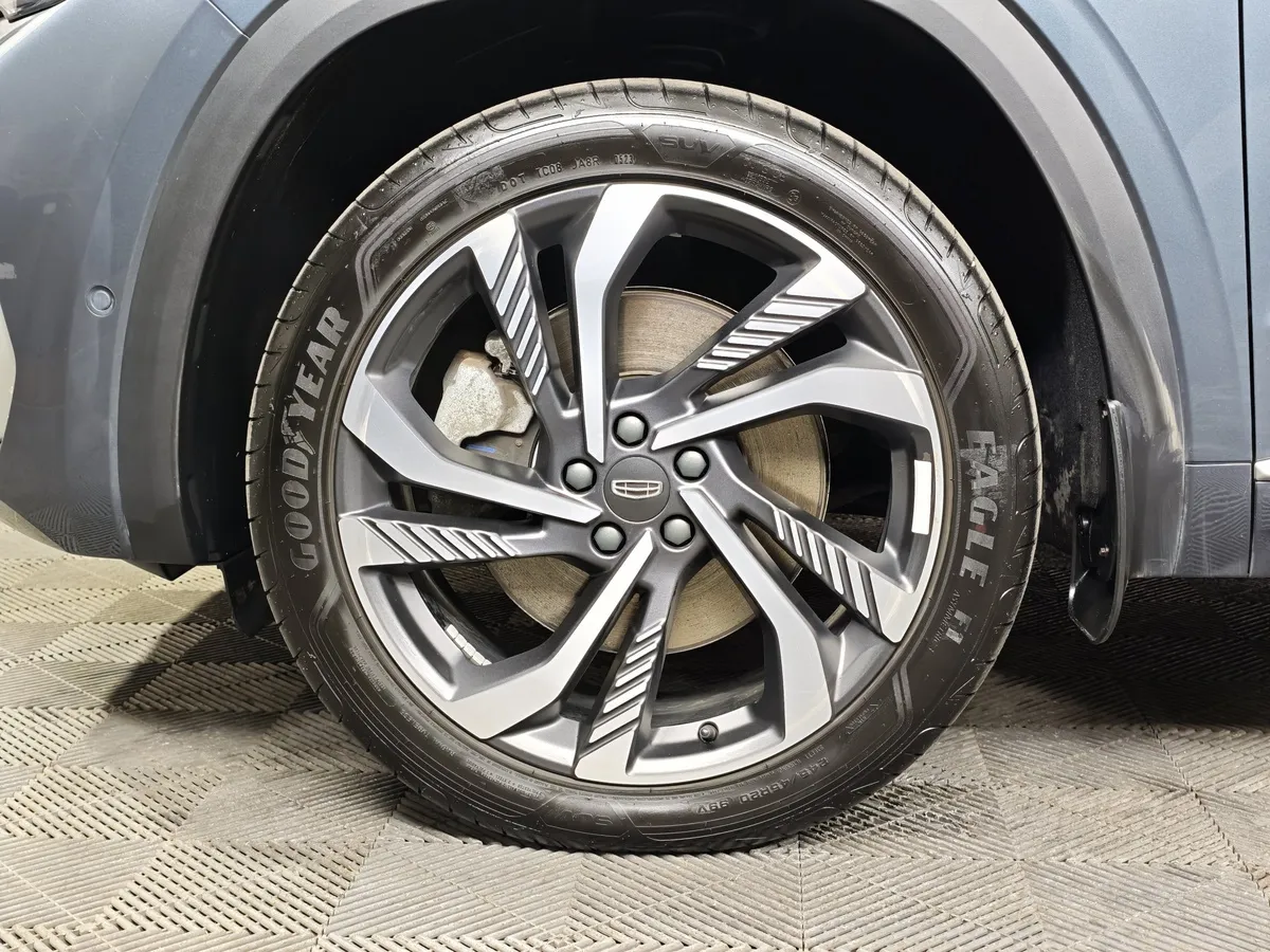 Geely Monjaro 2.0T 8AT 4WD (238 л.с.) Флагман Серый в АВИЛОН. Слайд №9