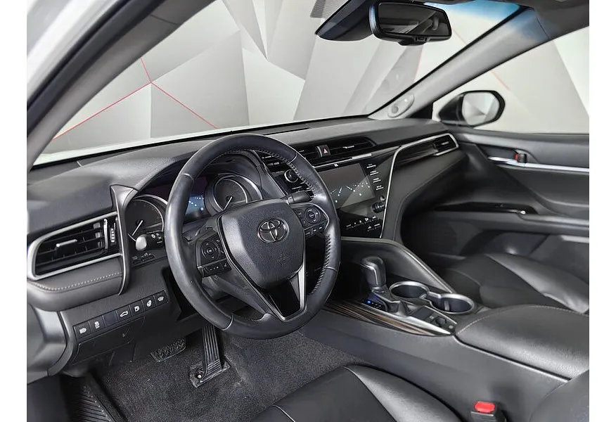 Toyota Camry 2.5 AT (181 л.с.) Классик Белый в АВИЛОН. Слайд №19