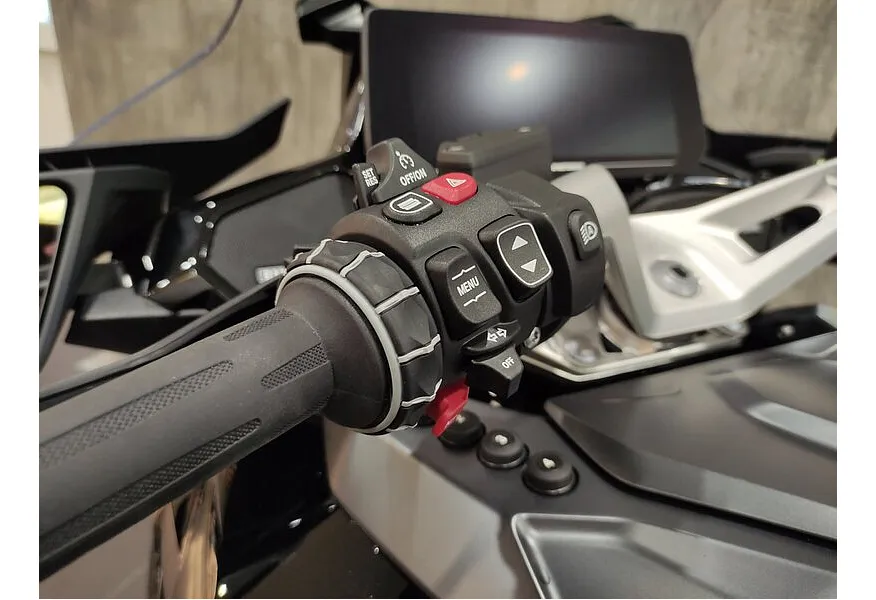 BMW Motorrad R 1300 RT 1300 см³ (145 л.с.) (145) 1300 Черный в АВИЛОН. Слайд №8