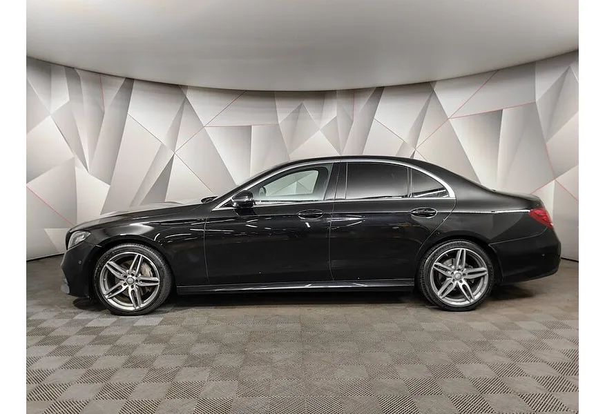 Mercedes-Benz E-Класс E 200 4MATIC 9G-TRONIC (184 л.с.) Sport Черный в АВИЛОН. Слайд №3