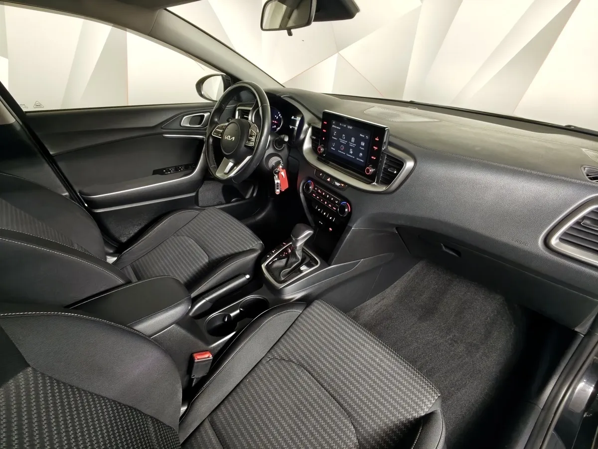 Kia Ceed 1.6 MPI AT (128 л.с.) Luxe Черный в АВИЛОН. Слайд №12