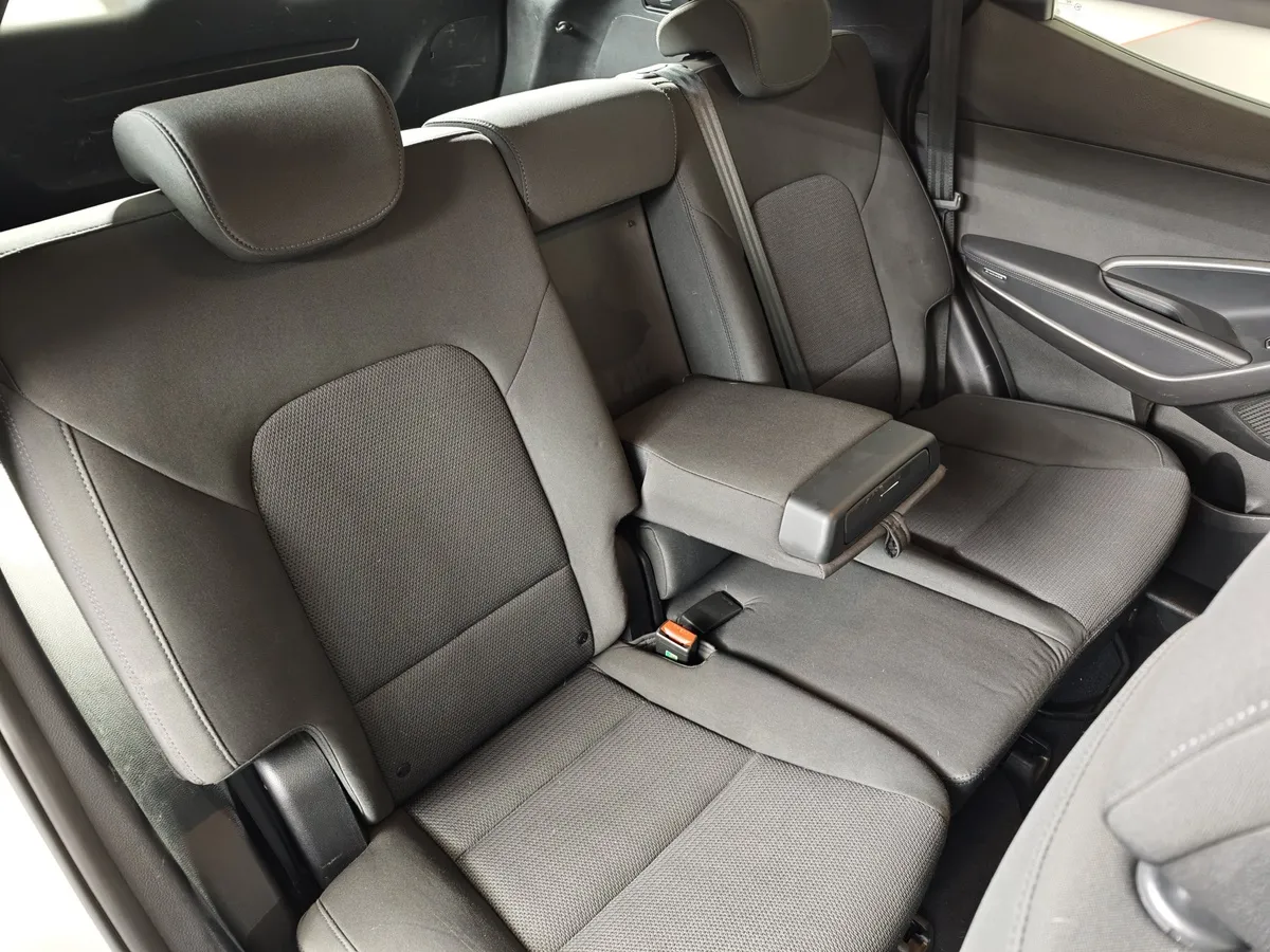Hyundai Santa Fe 2.4 AT 4WD (175 л.с.) Comfort Серебристый в АВИЛОН. Слайд №17