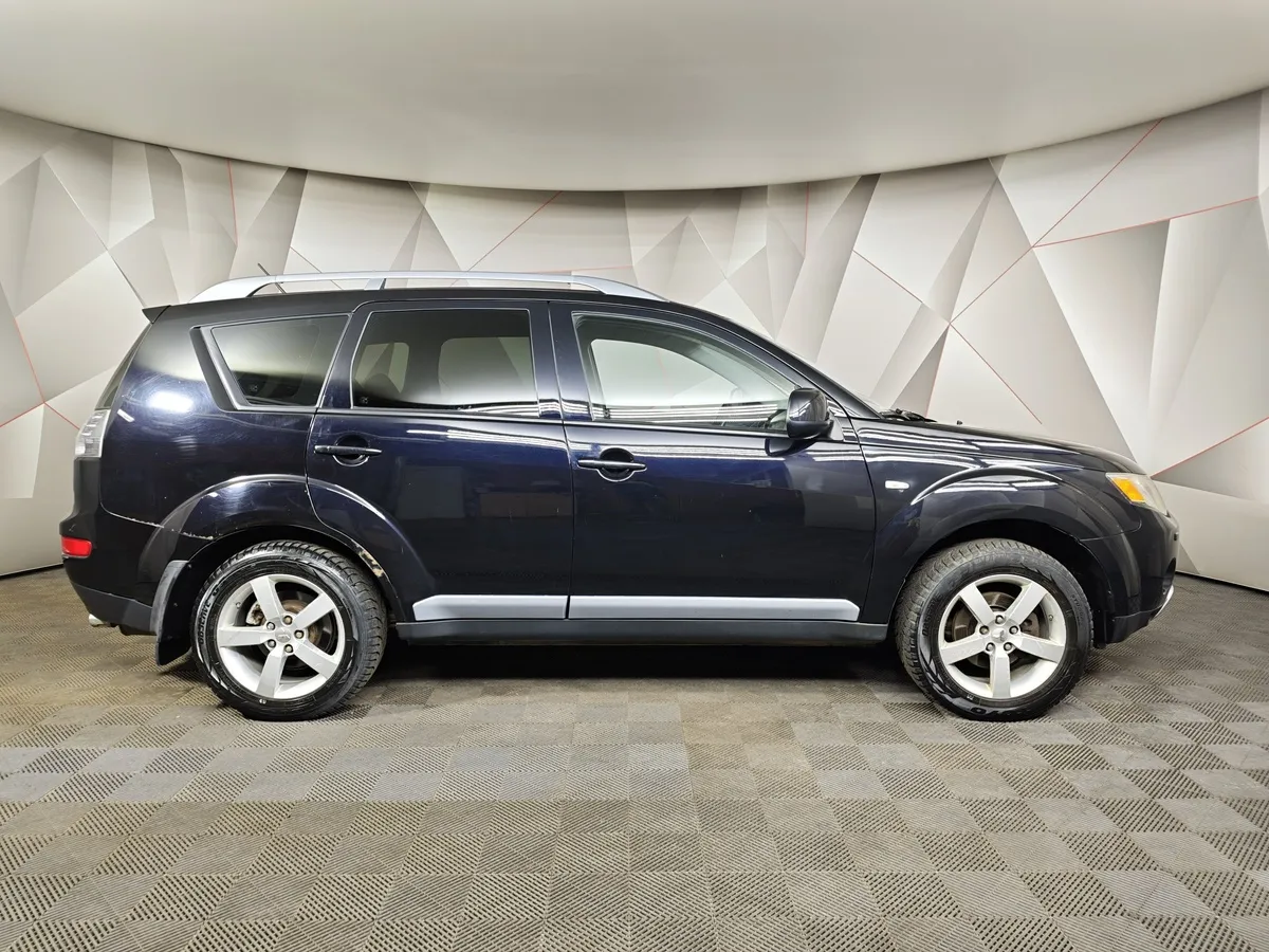 Mitsubishi Outlander 3.0 AT 4WD (223 л.с.) Черный в АВИЛОН. Слайд №6
