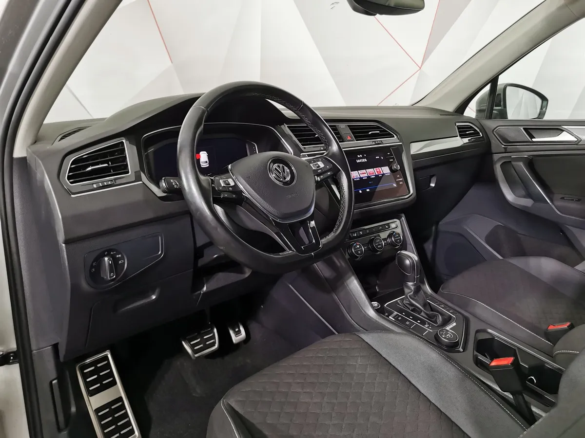 Volkswagen Tiguan 2.0 TSI 4Motion DSG (180 л.с.) Highline Серебристый в АВИЛОН. Слайд №18