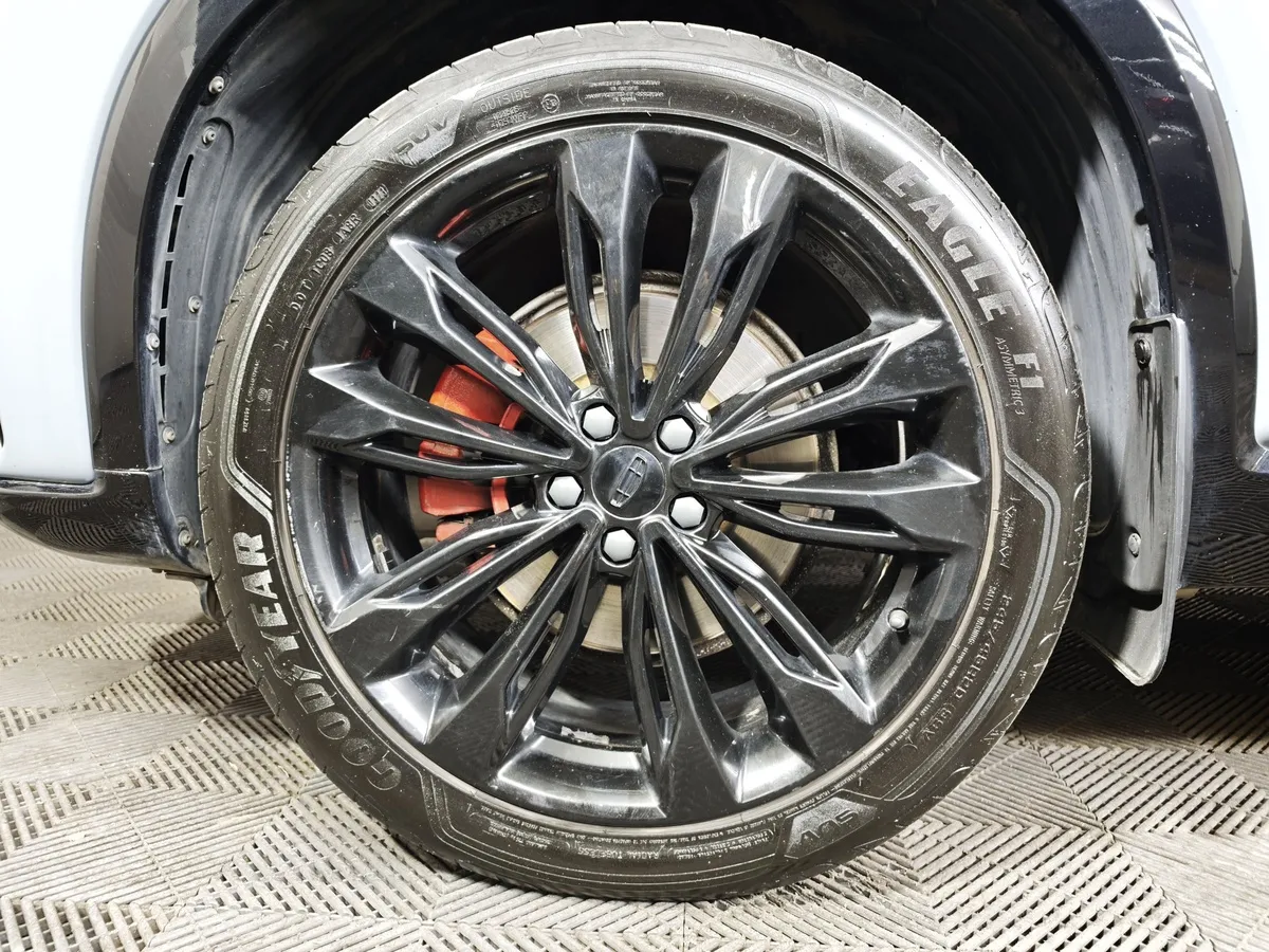 Geely Tugella 2.0 AT AWD (238 л.с.) Flagship Sport Серый в АВИЛОН. Слайд №9