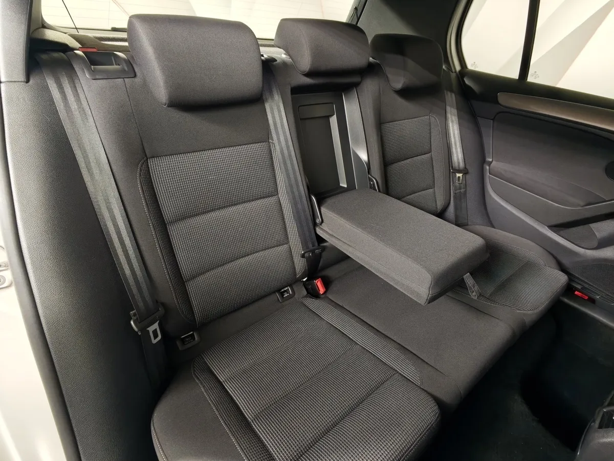 Volkswagen Golf 1.4 TSI MT (122 л.с.) Highline Белый в АВИЛОН. Слайд №16
