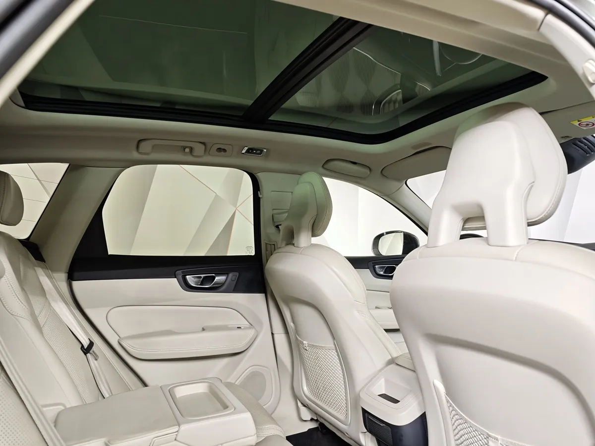 Volvo XC60 2.0 T5 AT AWD (249 л.с.) Inscription Зеленый в АВИЛОН. Слайд №22