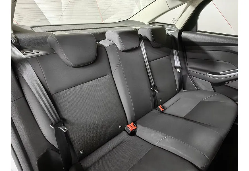 Ford Focus 1.6 PowerShift (105 л.с.) Trend Белый в АВИЛОН. Слайд №17