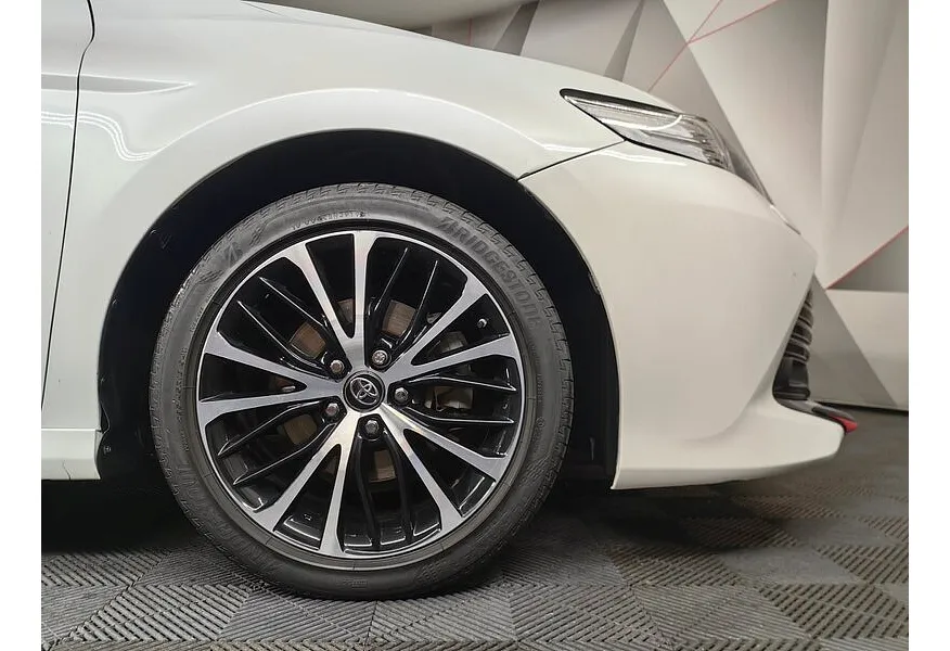 Toyota Camry 2.5 AT (181 л.с.) Белый в АВИЛОН. Слайд №19