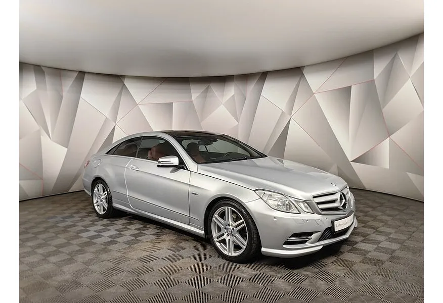 Mercedes-Benz E-Класс E 250 T BlueEfficiency 7G-Tronic Plus (204 л.с.) Серебристый в АВИЛОН. Слайд №3