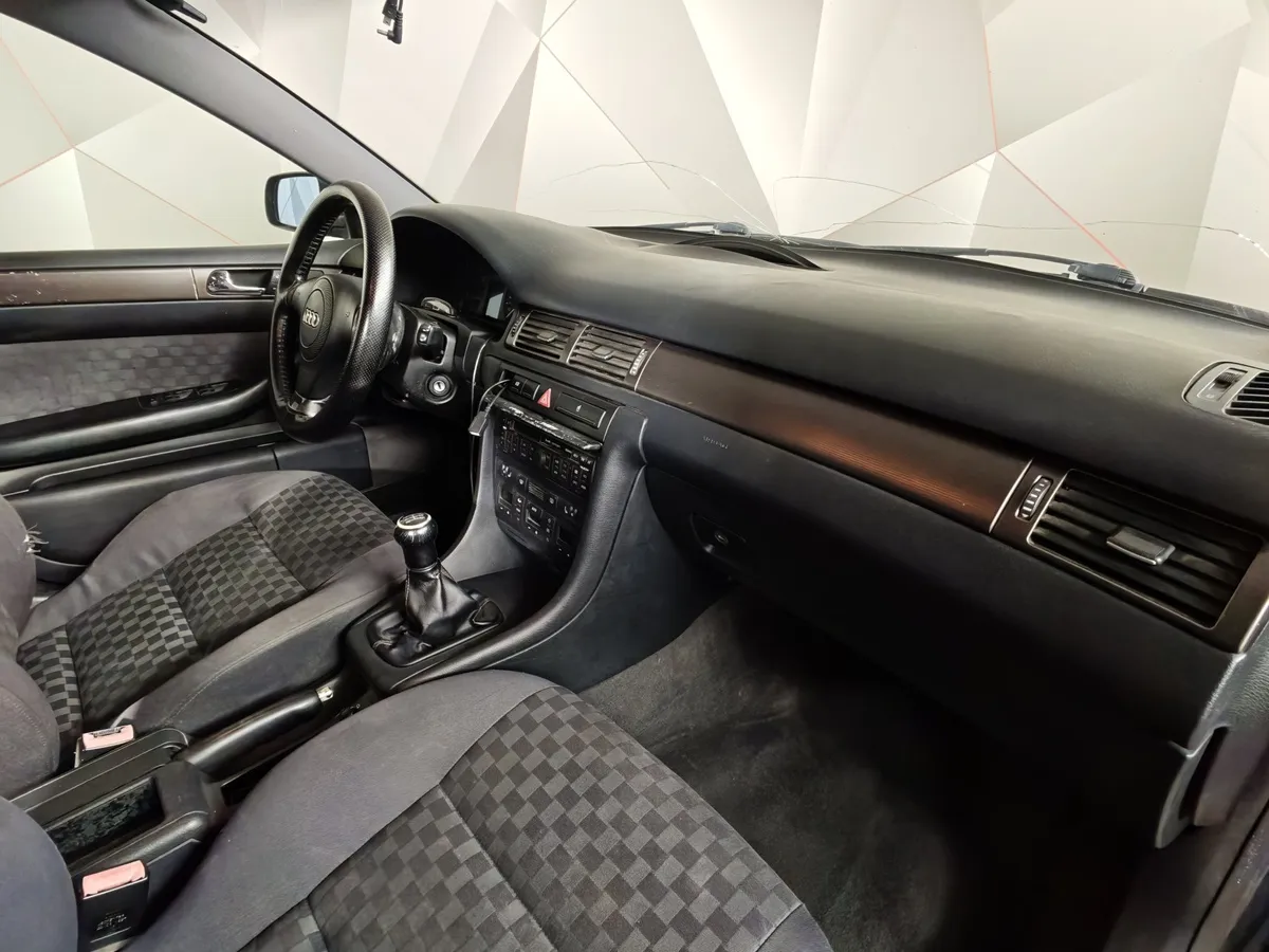 Audi A6 2.4 MT (177 л.с.) Зеленый в АВИЛОН. Слайд №10