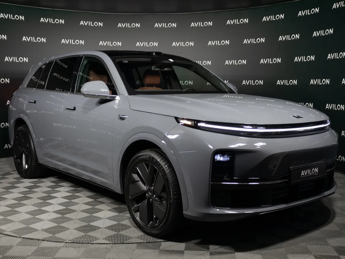 Li Auto L7 1.5 AT 4WD (449 л.с.) Ultra Голубой в АВИЛОН. Слайд №2