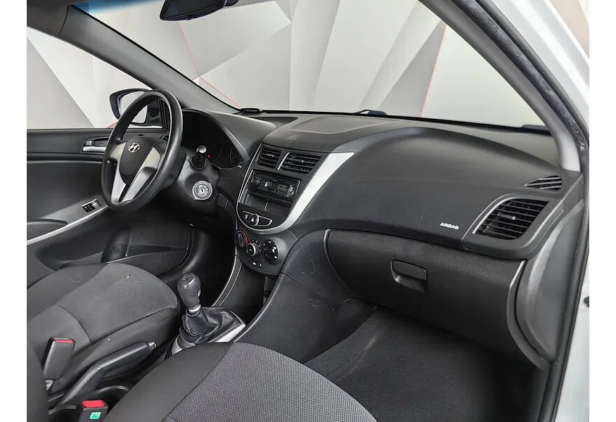 Hyundai Solaris 1.4 MT (107 л.с.) Classic Белый в АВИЛОН. Слайд №12