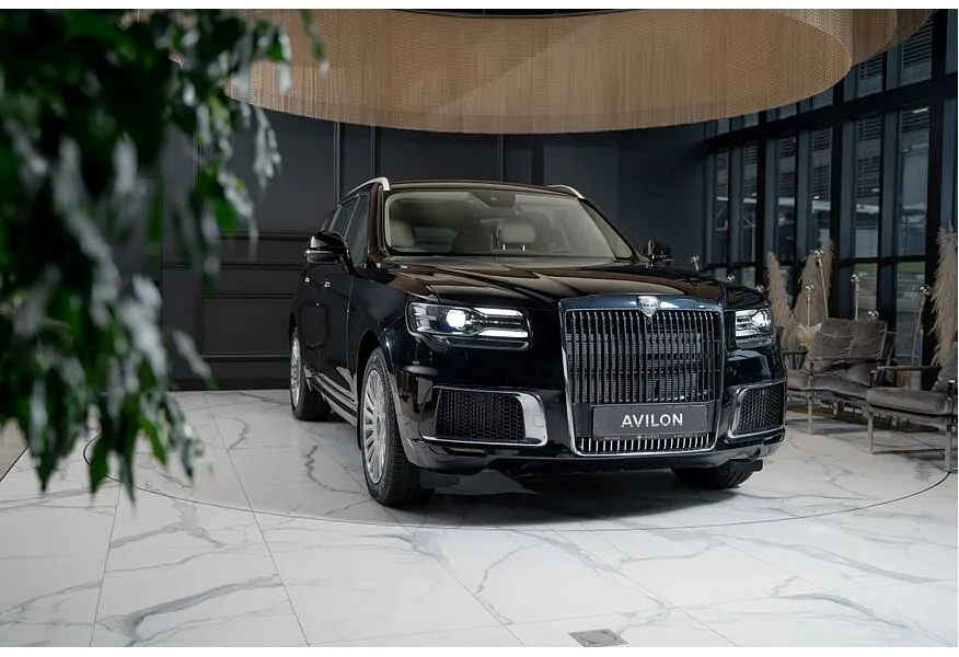 АВИЛОН - AURUS Komendant 4.4 AWD AT (598 л.с.) Черный - slide 0