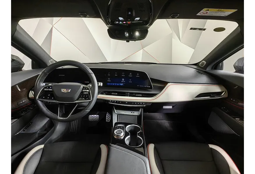 Cadillac GT4 2.0 AT 4WD (230 л.с.) Platinum Красный в АВИЛОН. Слайд №13