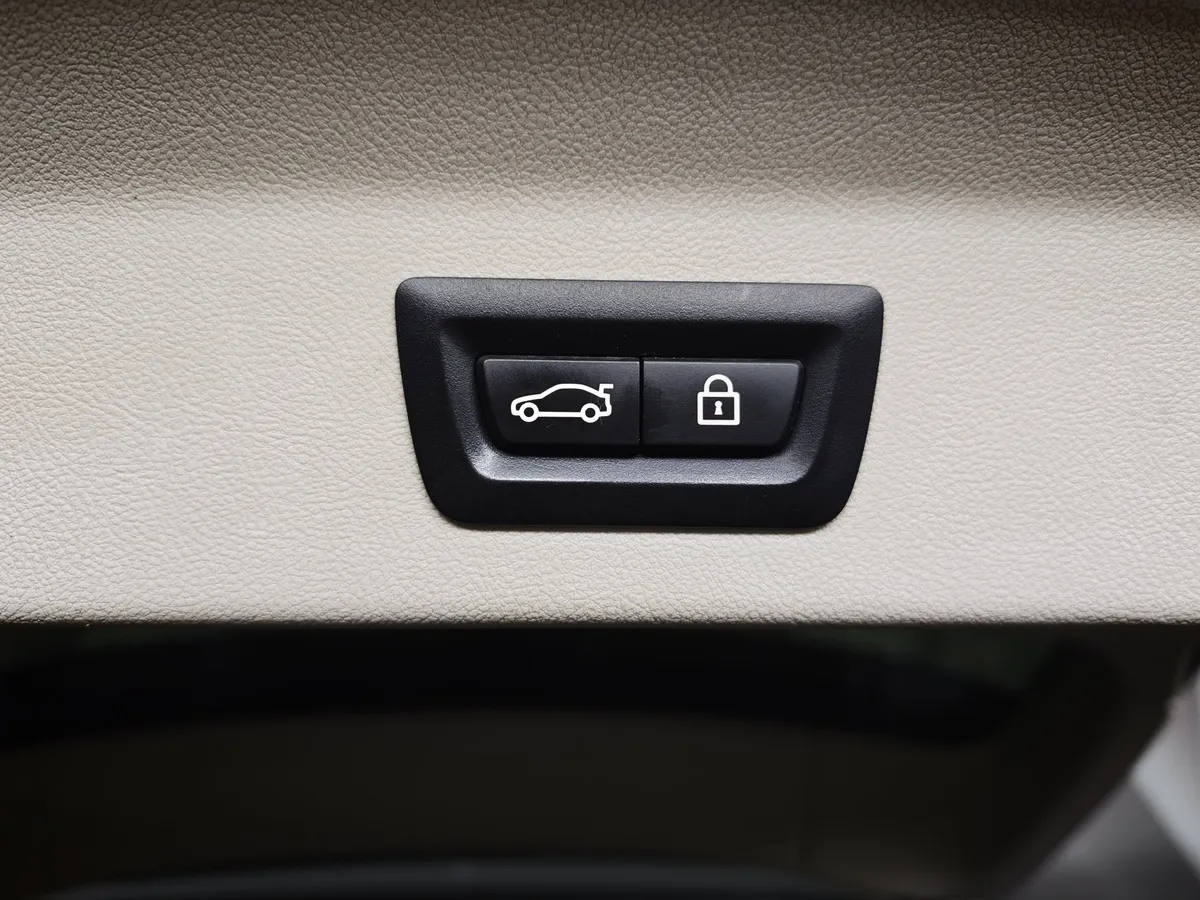 BMW X3 xDrive30d AT (249 л.с.) Luxury Серебристый в АВИЛОН. Слайд №16