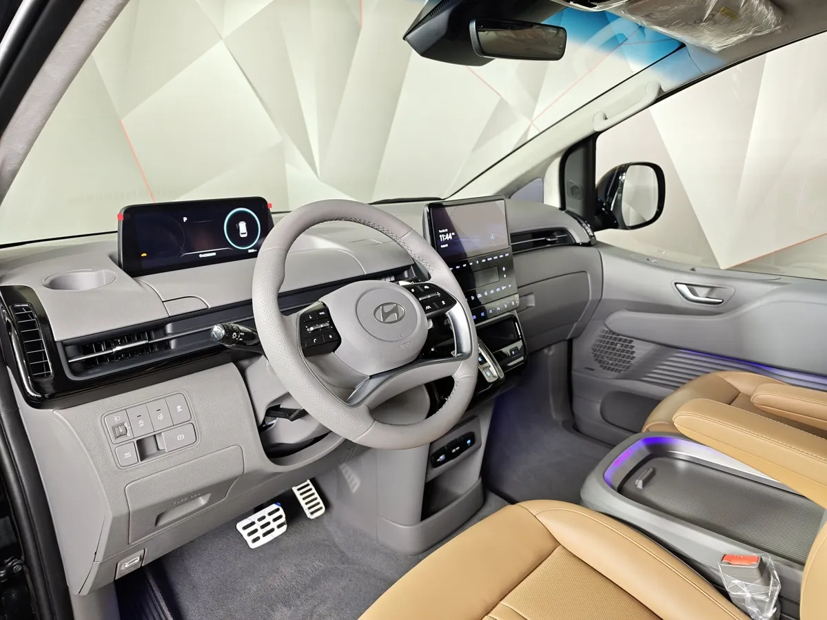 Hyundai Staria 2.2 CRDi 8AT 4WD (177 л.с.) 9 мест Premium Черный в АВИЛОН. Слайд №18