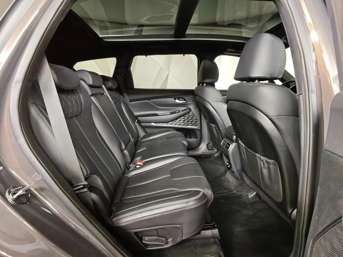 Hyundai Santa Fe 2.2 CRDi AWD 8AT (200 л.с.) Calligraphy Коричневый в АВИЛОН. Слайд №16