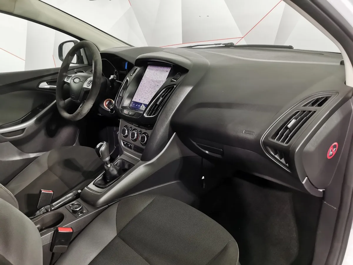 Ford Focus 1.6 MT (105 л.с.) Trend Белый в АВИЛОН. Слайд №12
