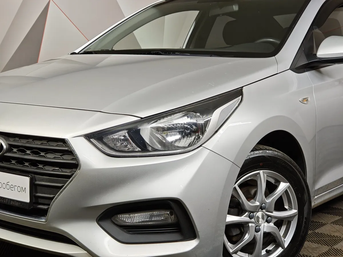 Hyundai Solaris 1.4 MT (100 л.с.) Comfort Серебристый в АВИЛОН. Слайд №10