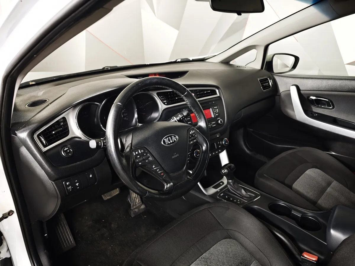 Kia Ceed 1.6 AT (129 л.с.) Luxe Белый в АВИЛОН. Слайд №17