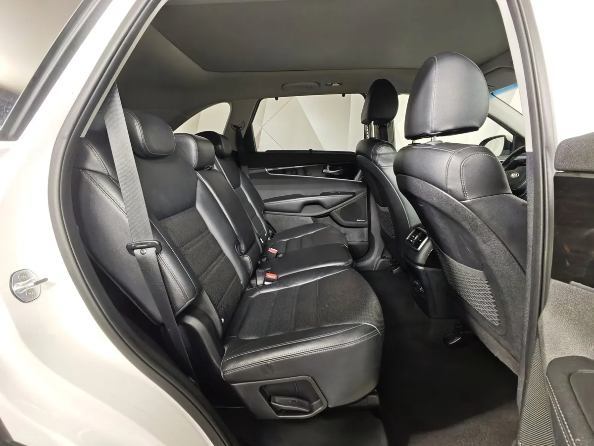 Kia Sorento 2.2 CRDi AT AWD (200 л.с.) Premium Белый в АВИЛОН. Слайд №16