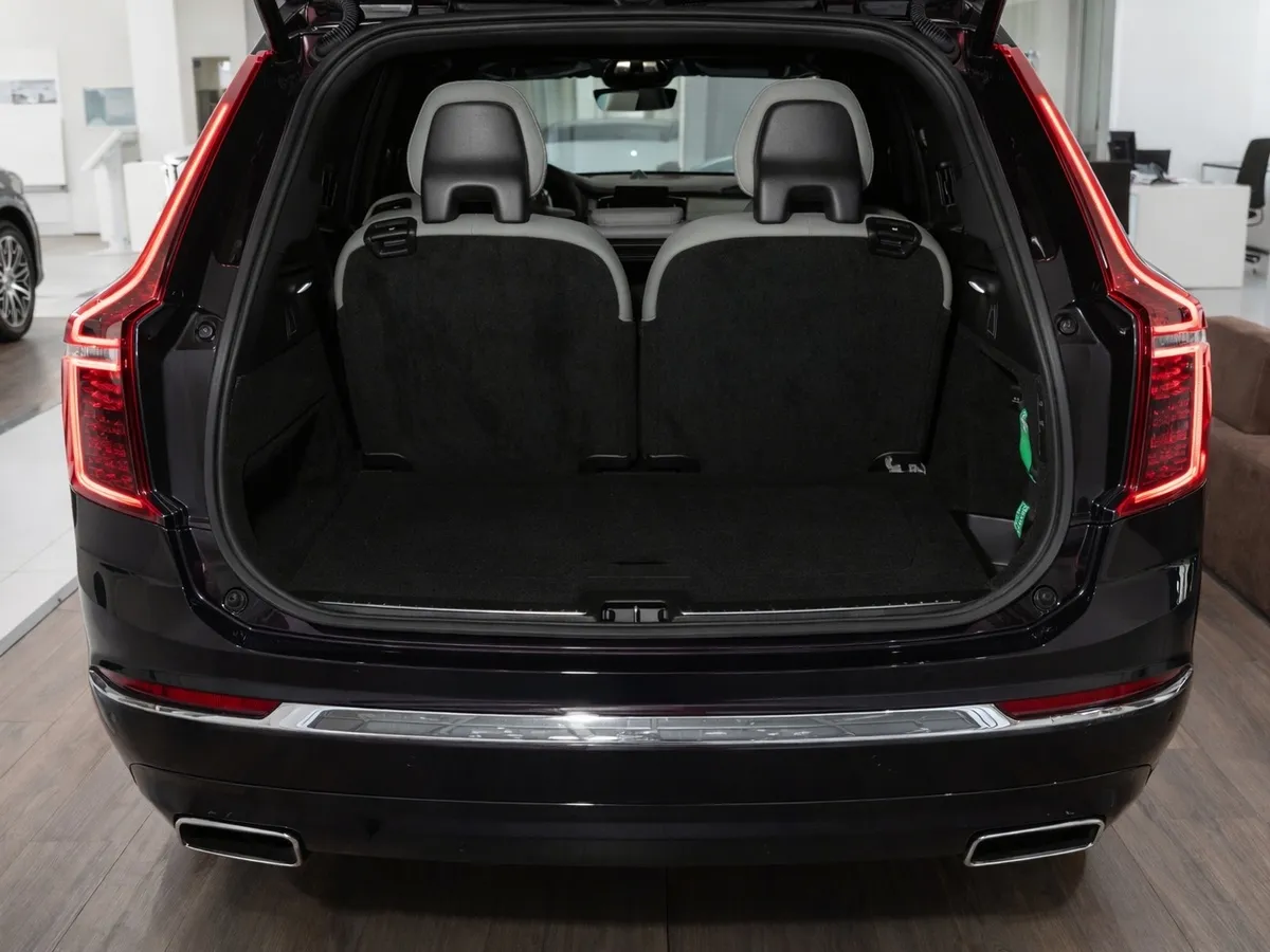 Volvo XC90 2.0 B5 mild hybrid AT AWD (7 мест) (250 л.с.) Ultra Bright Красный в АВИЛОН. Слайд №14
