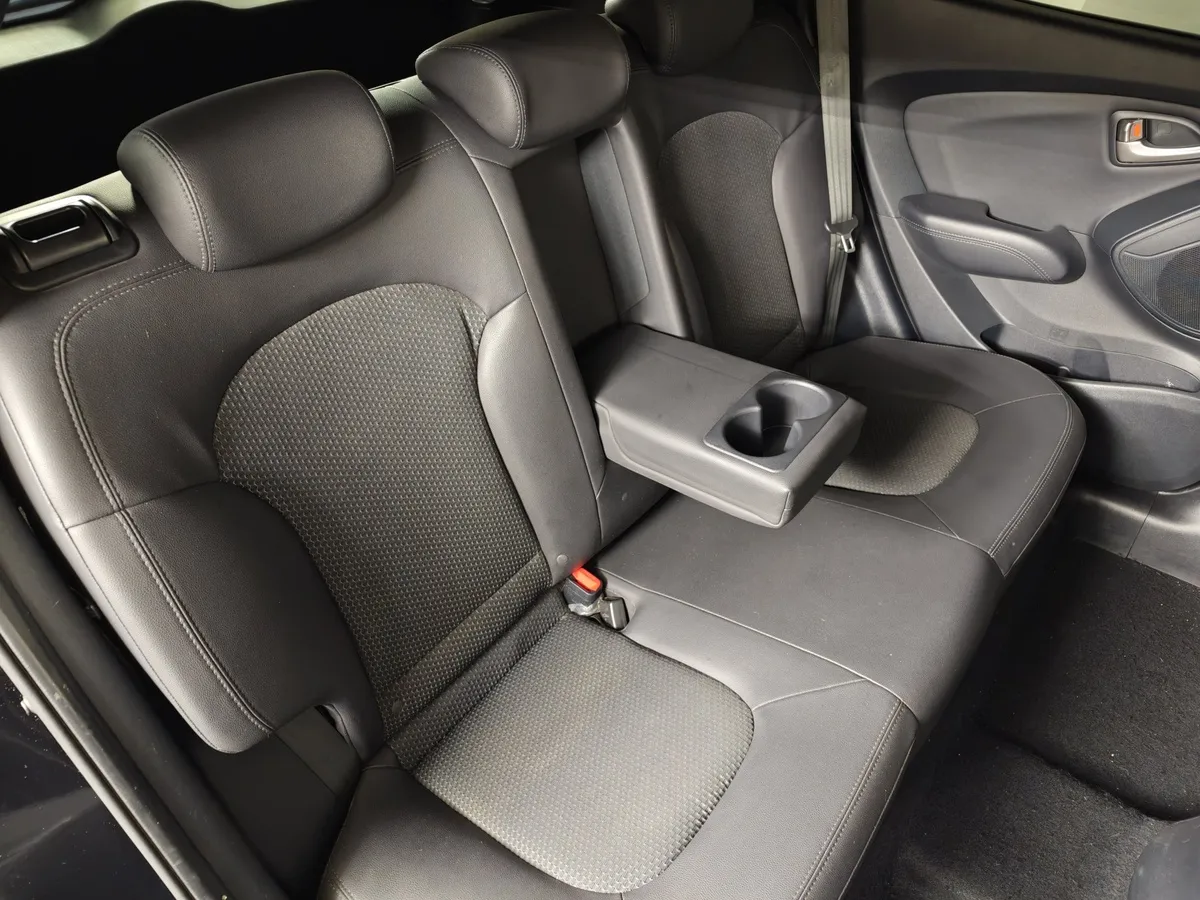 Hyundai ix35 2.0 AT 4WD (150 л.с.) Comfort Черный в АВИЛОН. Слайд №17