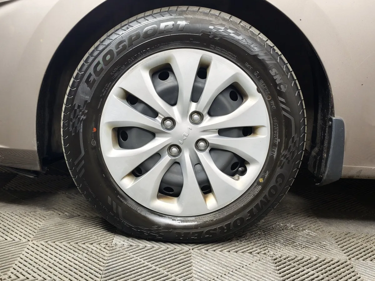 Kia Rio 1.6 AT (123 л.с.) Luxe Серый в АВИЛОН. Слайд №9