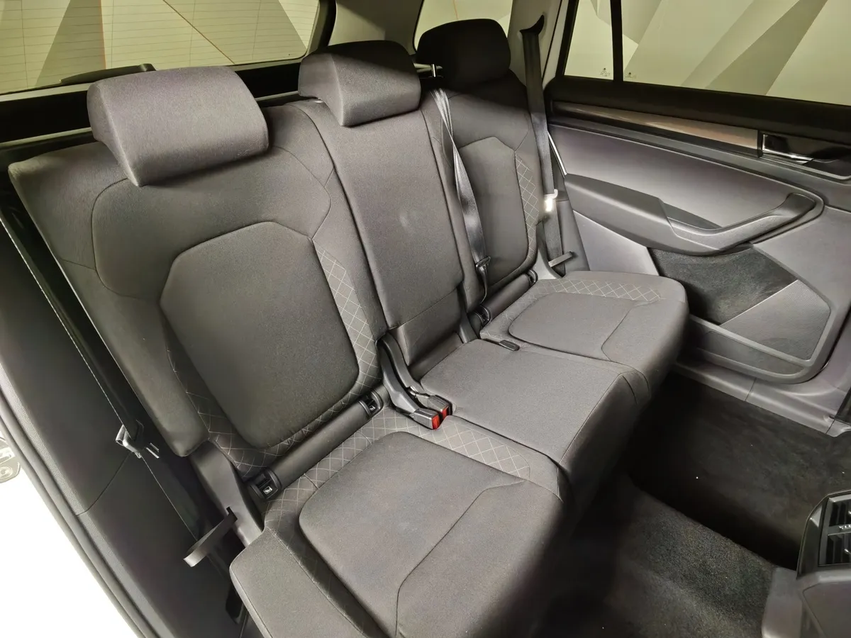 Skoda Kodiaq 1.4 TSI DSG 4X4 (150 л.с.) Белый в АВИЛОН. Слайд №17