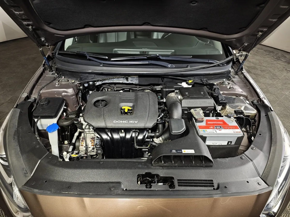 Hyundai Sonata 2.0 MPI (150 л.с.) Business Бежевый в АВИЛОН. Слайд №11