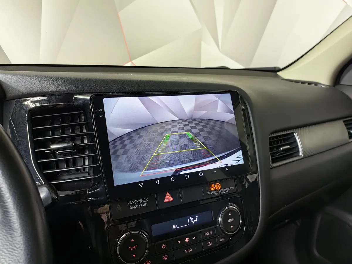 Mitsubishi Outlander 2.4 CVT 4WD (167 л.с.) Серебристый в АВИЛОН. Слайд №20