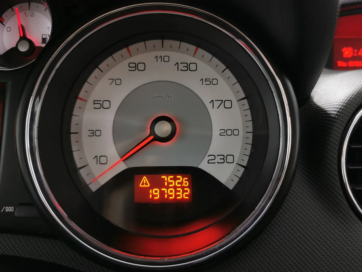 Peugeot 308 1.6 VTi AT (120 л.с.) Красный в АВИЛОН. Слайд №15