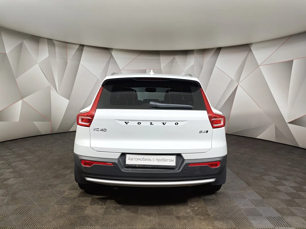 Volvo XC40 2.0 B4 AT AWD (190 л.с.) Deluxe Белый в АВИЛОН. Слайд №8