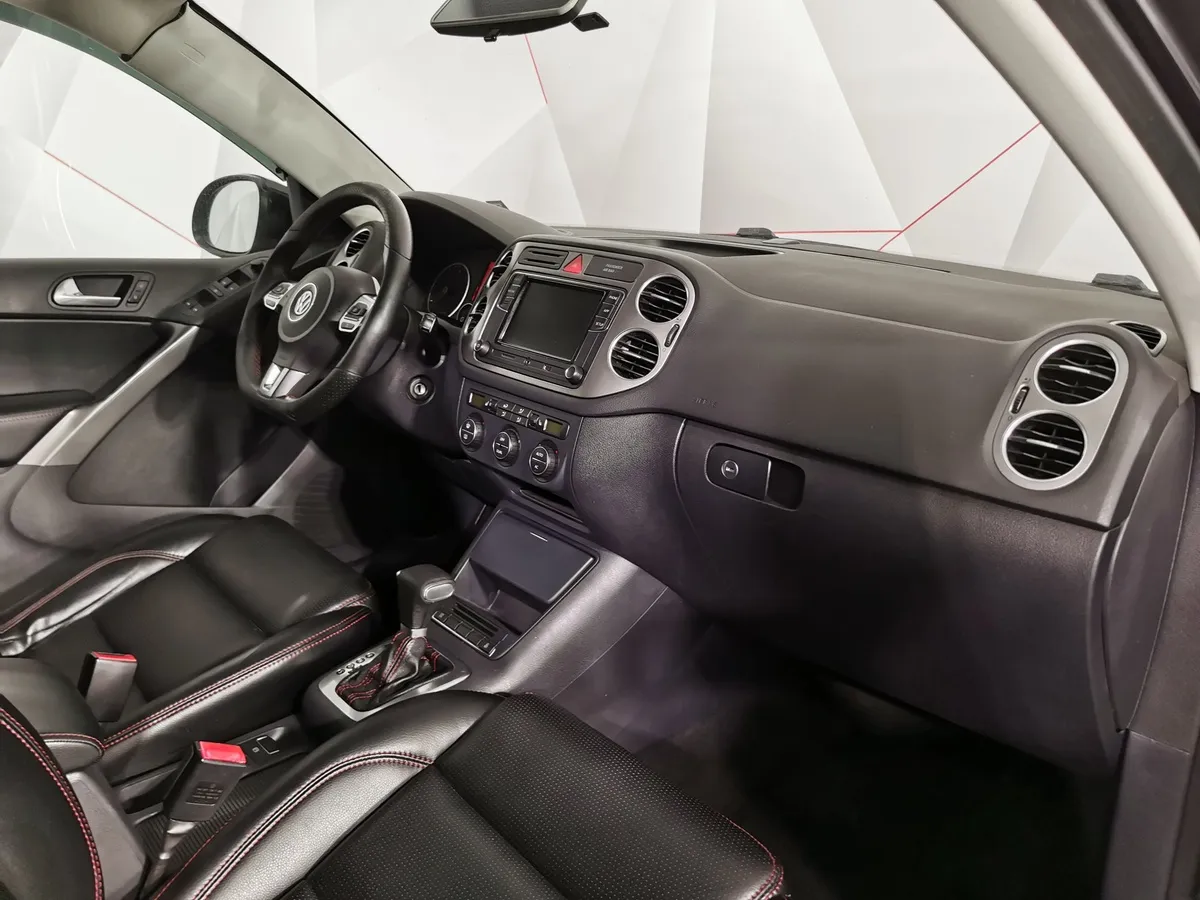 Volkswagen Tiguan 2.0 TSI 4Motion AT (170 л.с.) Track & Field Черный в АВИЛОН. Слайд №11