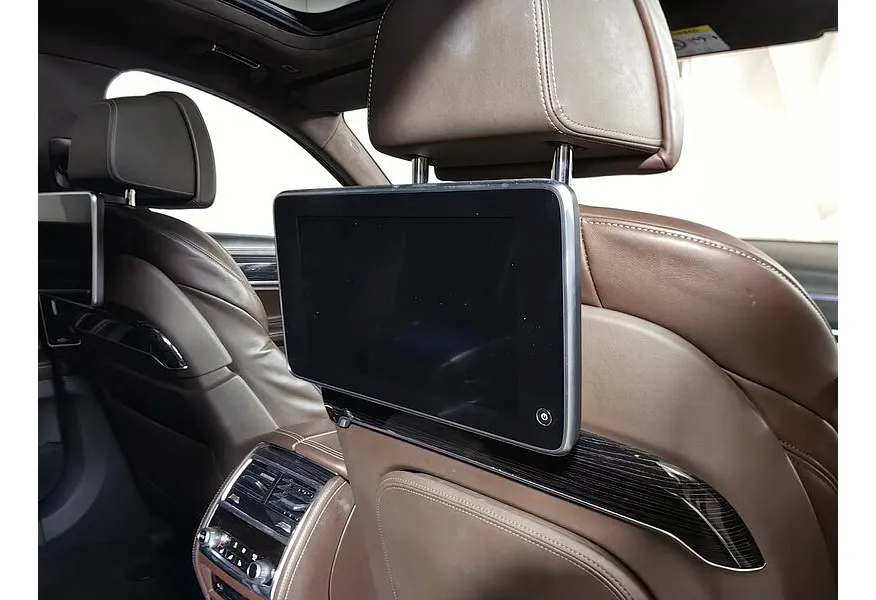 BMW 7 серия 750Li xDrive AT (450 л.с.) Pure Excellence Синий в АВИЛОН. Слайд №8